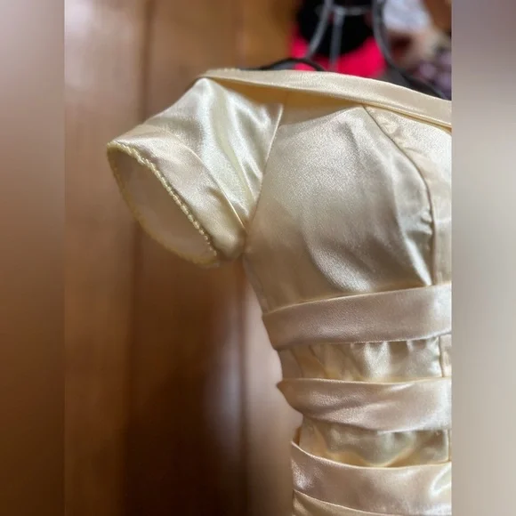 VINTAGE yellow gown, small - Picture 5 of 16